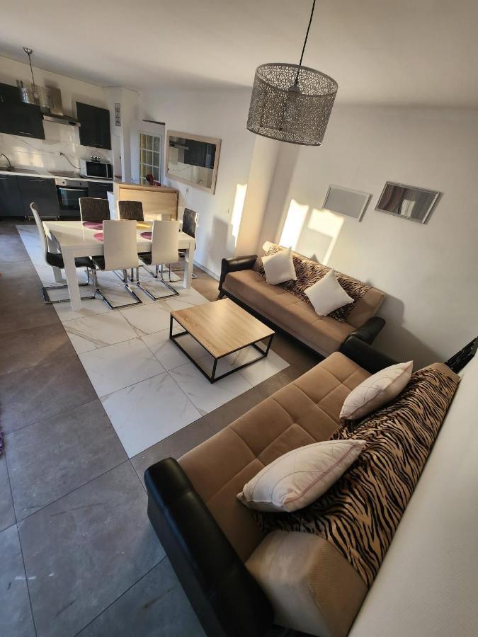 Flat Apartment Genay  ภายนอก รูปภาพ